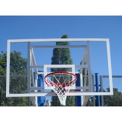 Щит баскетбольный 1800х1050 мм,из оргстекла толщиной 8 мм, с силовой антивибрационной металлической рамой Щит баскетбольный 1800х1050 мм,из оргстекла толщиной 8 мм, с силовой антивибрационной металлической рамой